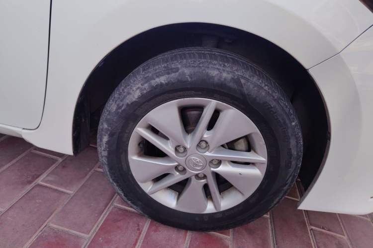 Used Toyota Corolla 2014 1.6L CVT GL Right Front Wheel Hub