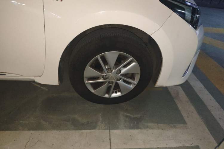 Used Toyota Corolla 2014 1.6L CVT GL-i Right Front Wheel Hub