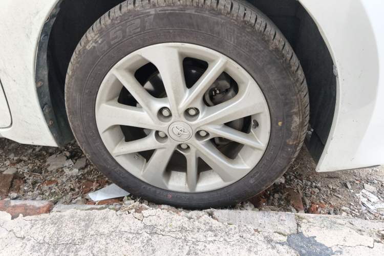 Used Toyota Corolla 2014 1.6L CVT GL-i Leather Edition Right Front Wheel Hub