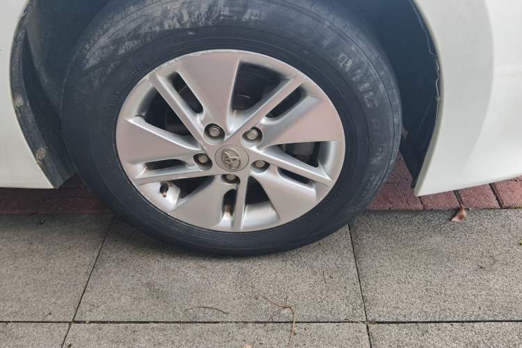 Used Toyota Corolla 2014 1.6L CVT GL-i Right Front Wheel Hub