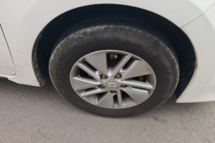 Used Toyota Corolla 2014 1.6L CVT GL Right Front Wheel Hub