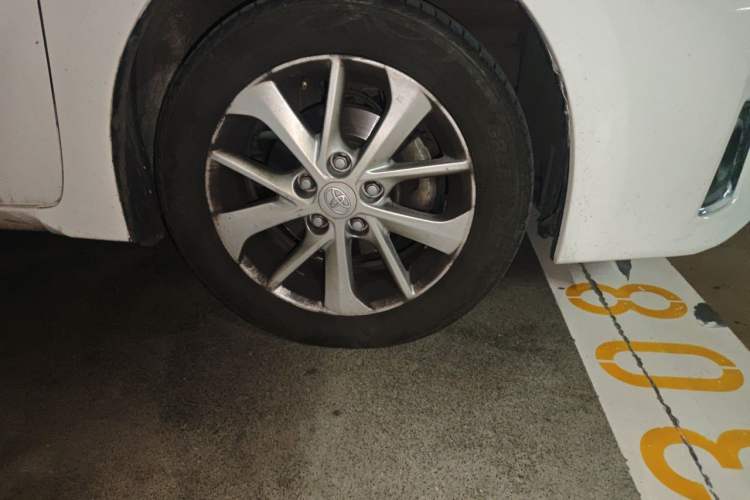 Used Toyota Corolla 2014 1.6L CVT GL-i Leather Edition Right Front Wheel Hub