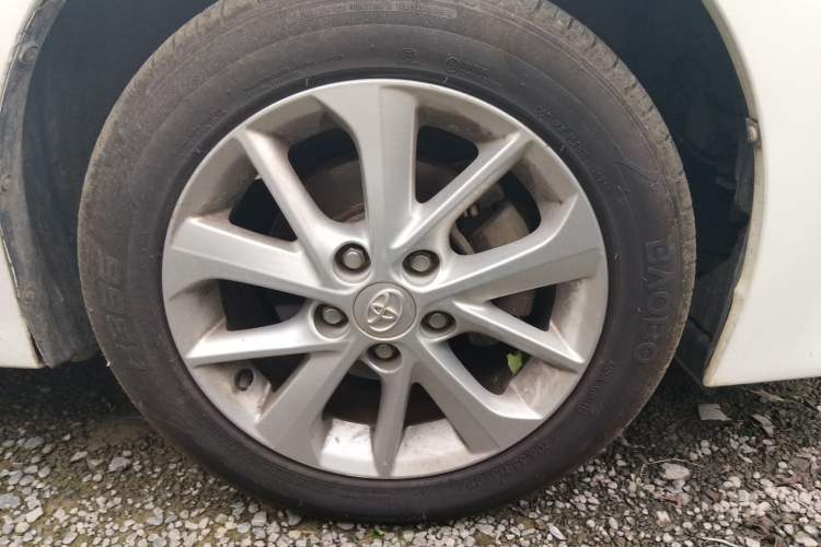 Used Toyota Corolla 2014 1.6L CVT GL-i Leather Edition Right Front Wheel Hub
