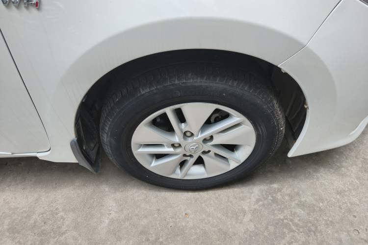 Used Toyota Corolla 2014 1.6L CVT GL-i Right Front Wheel Hub