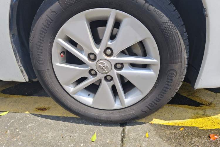 Used Toyota Corolla 2014 1.6L CVT GL Right Front Wheel Hub