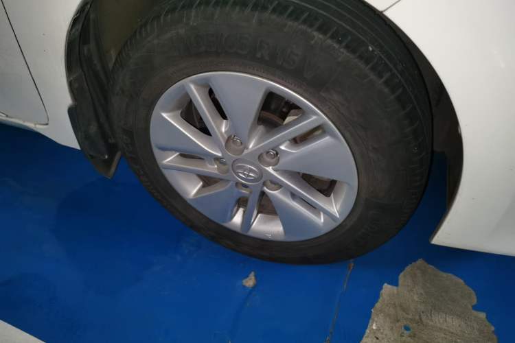 Used Toyota Corolla 2014 1.6L CVT GL-i Right Front Wheel Hub