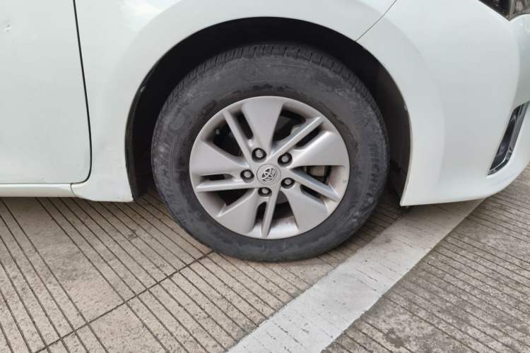 Used Toyota Corolla 2014 1.6L CVT GL Right Front Wheel Hub