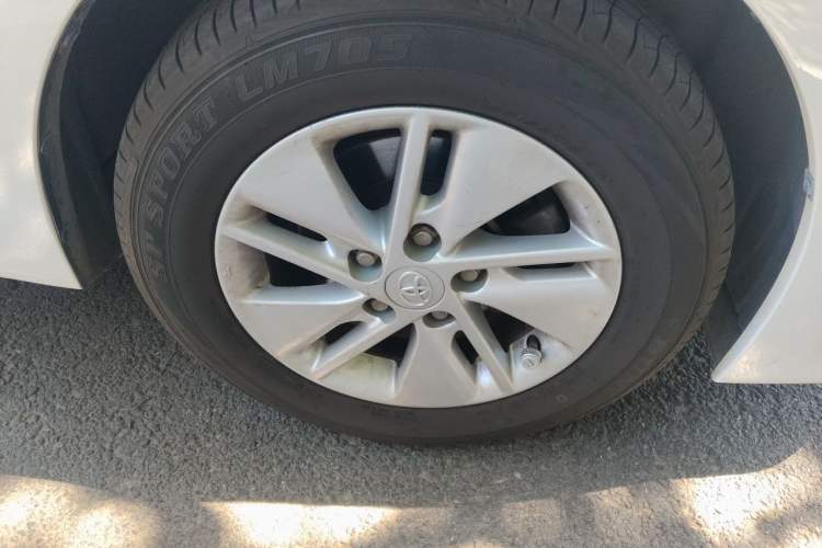 Used Toyota Corolla 2014 1.6L CVT GL-i Right Front Wheel Hub