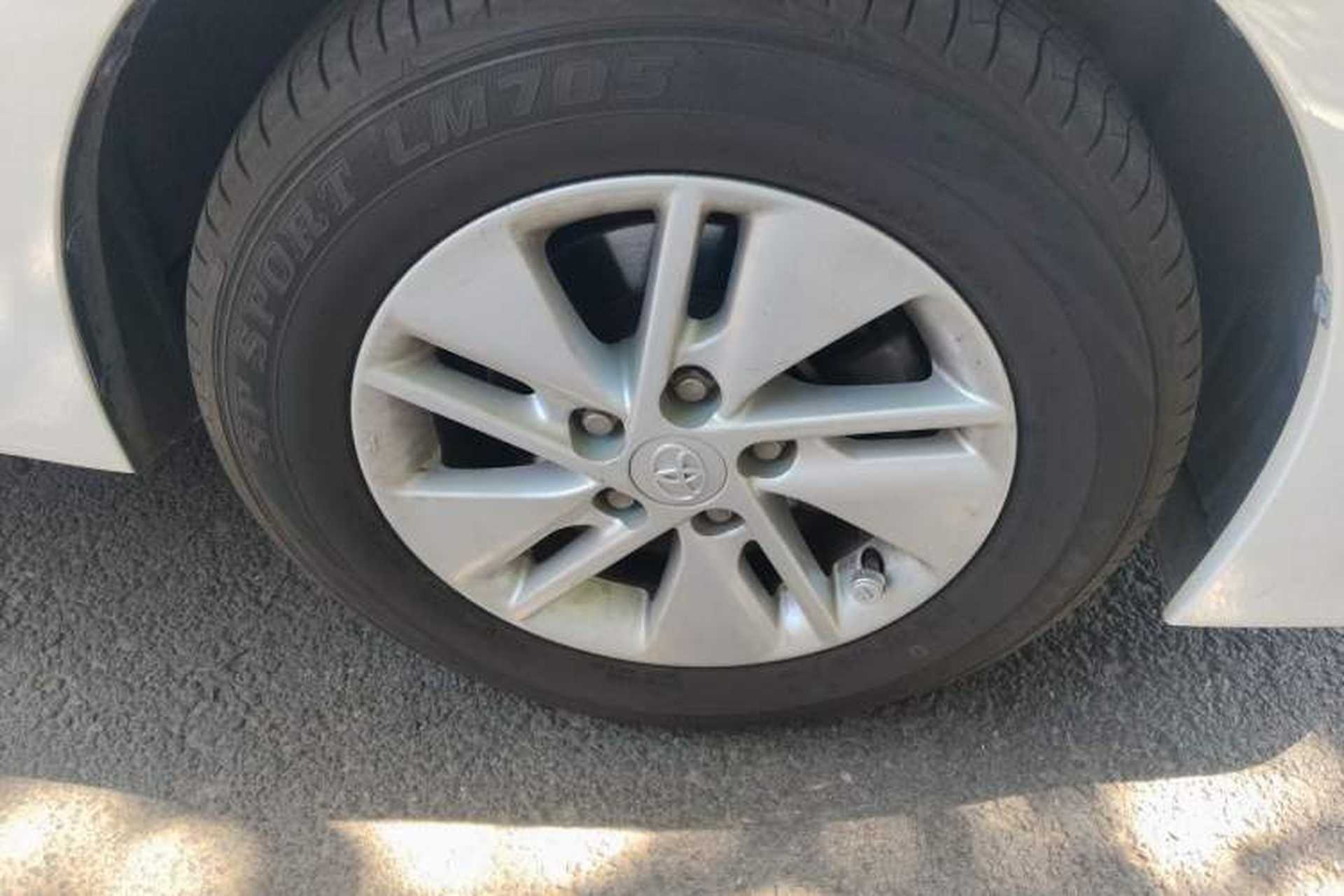 Used Toyota Corolla 2014 1.6L CVT GL-i Right Front Wheel Hub