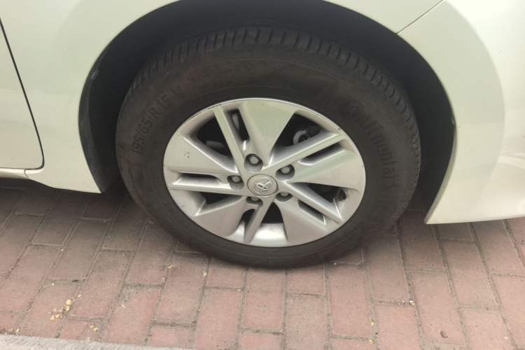Used Toyota Corolla 2014 1.6L CVT GL-i Right Front Wheel Hub