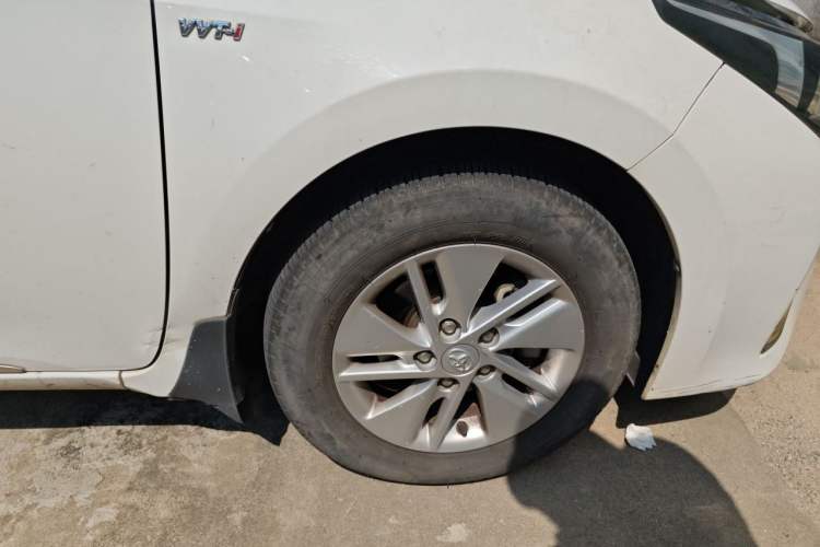 Used Toyota Corolla 2014 1.6L CVT GL Right Front Wheel Hub
