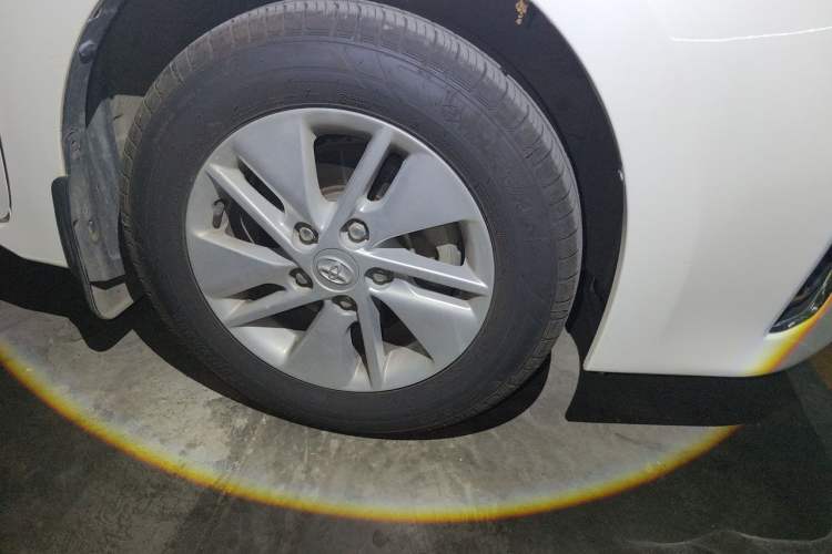 Used Toyota Corolla 2014 1.6L CVT GL Right Front Wheel Hub