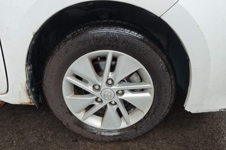 Used Toyota Corolla 2014 1.6L CVT GL Right Front Wheel Hub