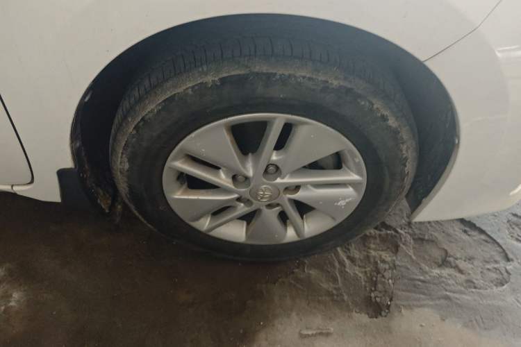 Used Toyota Corolla 2014 1.6L CVT GL Right Front Wheel Hub
