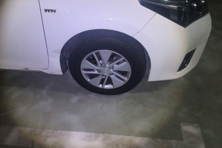 Used Toyota Corolla 2014 1.6L CVT GL Right Front Wheel Hub