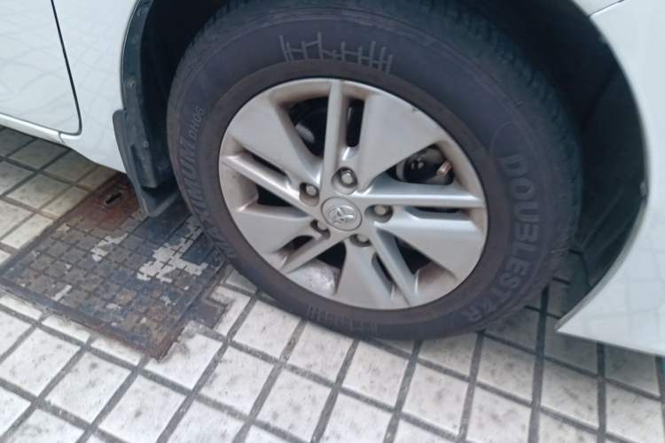Used Toyota Corolla 2014 1.6L CVT GL Right Front Wheel Hub