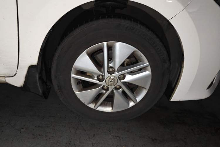 Used Toyota Corolla 2014 1.6L CVT GL-i Right Front Wheel Hub