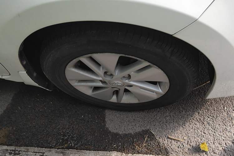 Used Toyota Corolla 2014 1.6L CVT GL Right Front Wheel Hub