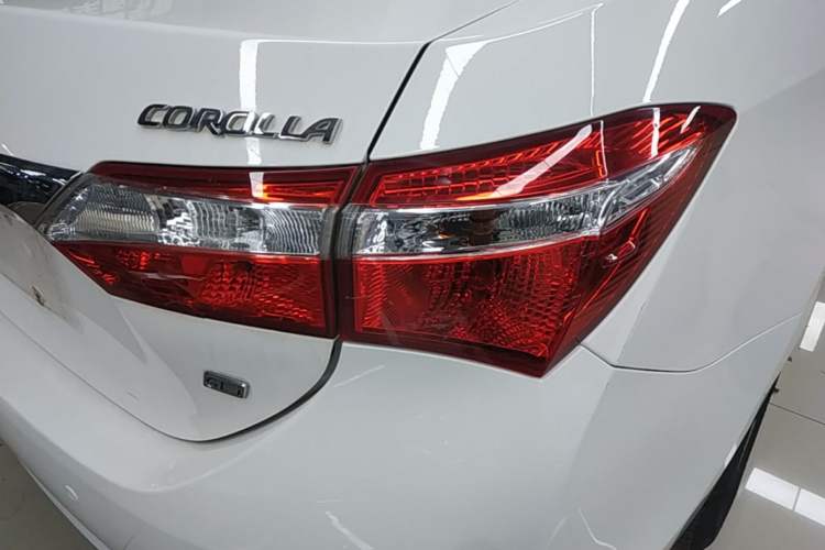 Used Toyota Corolla 2014 1.6L CVT GL-i Right Rear Taillight