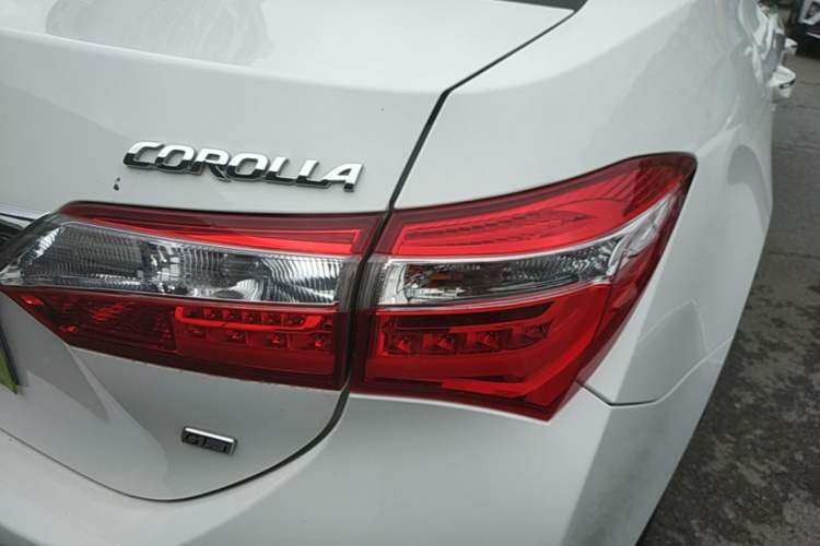 Used Toyota Corolla 2014 1.6L CVT GL-i Leather Edition Right Rear Taillight