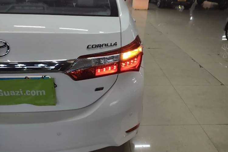 Used Toyota Corolla 2014 1.6L CVT GL-i Leather Edition Right Rear Taillight