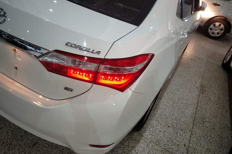 Used Toyota Corolla 2014 1.6L CVT GL-i Leather Edition Right Rear Taillight