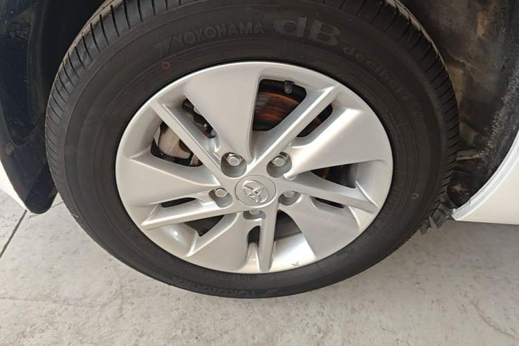 Used Toyota Corolla 2014 1.6L CVT GL-i Right Rear Wheel Hub