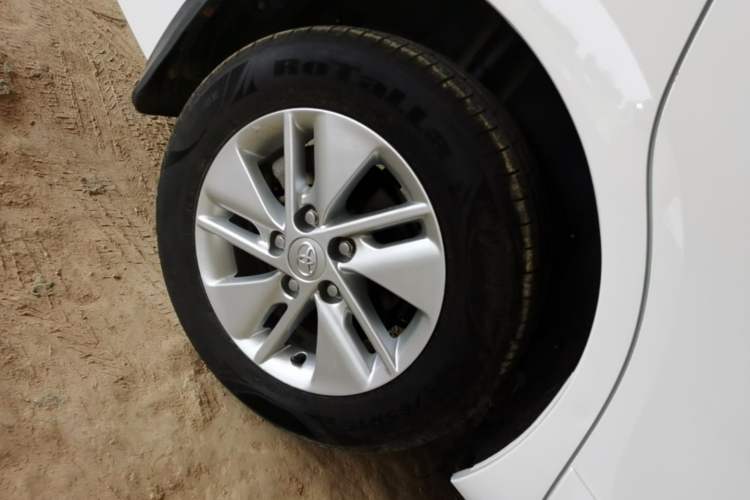 Used Toyota Corolla 2014 1.6L CVT GL-i Right Rear Wheel Hub