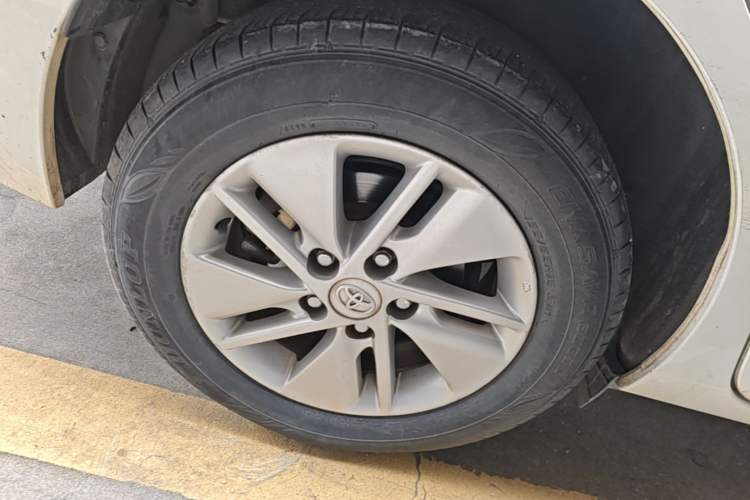 Used Toyota Corolla 2014 1.6L CVT GL-i Right Rear Wheel Hub