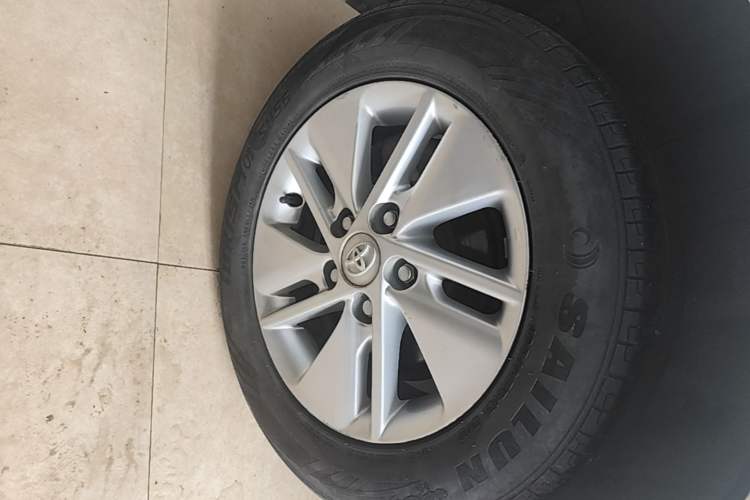 Used Toyota Corolla 2014 1.6L CVT GL-i Right Rear Wheel Hub