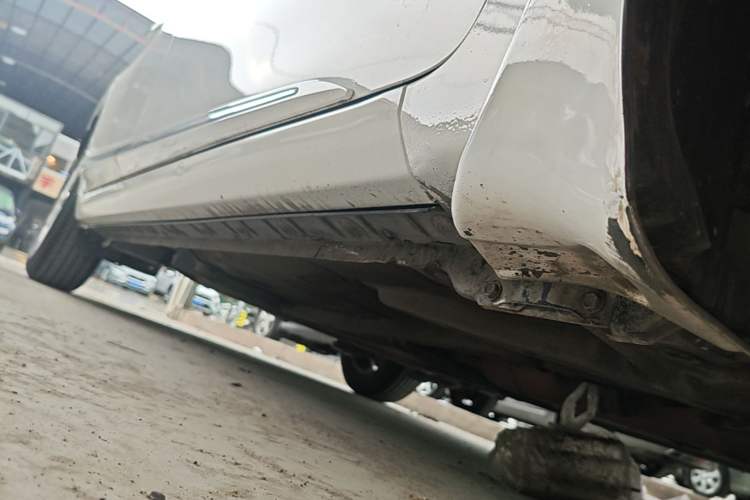 Used Toyota Corolla 2014 1.6L CVT GL-i Right Side Sill