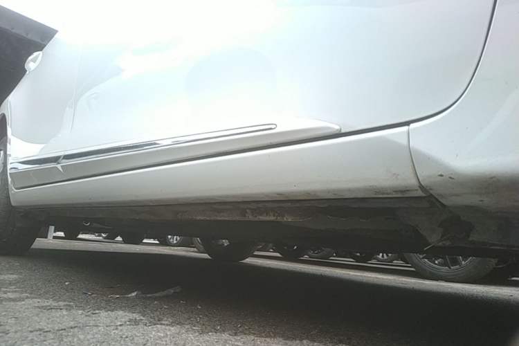 Used Toyota Corolla 2014 1.6L CVT GL-i Leather Edition Right Side Sill