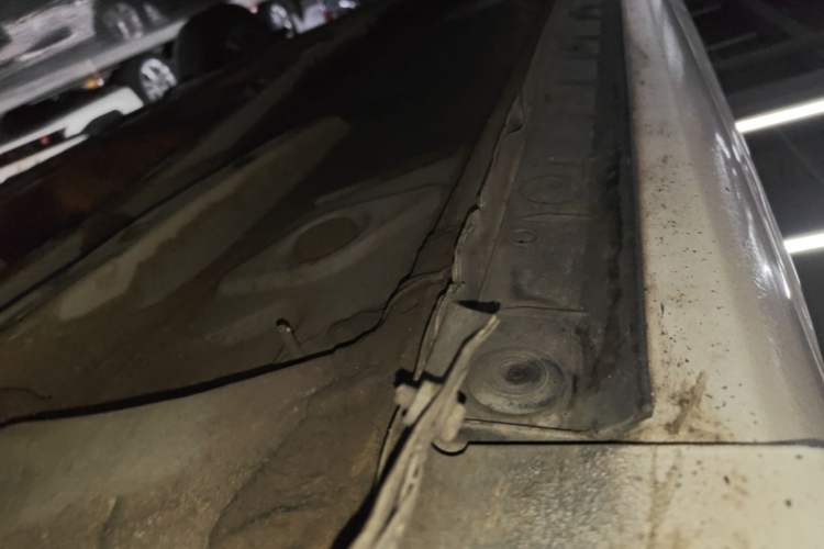 Used Toyota Corolla 2014 1.6L CVT GL-i Right Side Sill