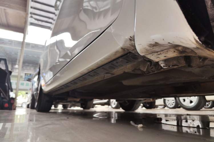 Used Toyota Corolla 2014 1.6L CVT GL Right Side Sill