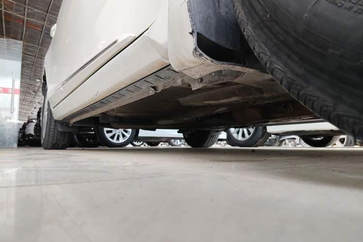 Used Toyota Corolla 2014 1.6L CVT GL-i Right Side Sill