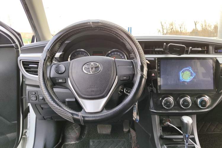 Used Toyota Corolla 2014 1.6L CVT GL-i Leather Edition Steering Wheel