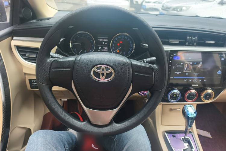 Used Toyota Corolla 2014 1.6L CVT GL-i Steering Wheel