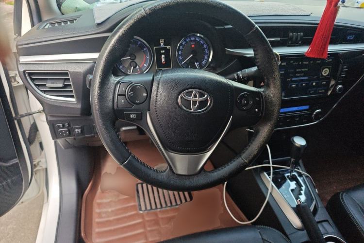 Used Toyota Corolla 2014 1.8L CVT GLX-i Steering Wheel