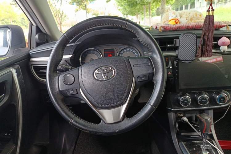 Used Toyota Corolla 2014 1.6L CVT GL-i Leather Edition Steering Wheel