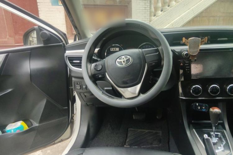 Used Toyota Corolla 2014 1.6L CVT GL-i Leather Edition Steering Wheel