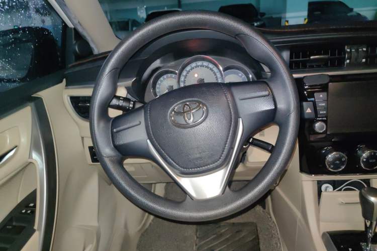 Used Toyota Corolla 2014 1.6L CVT GL Steering Wheel