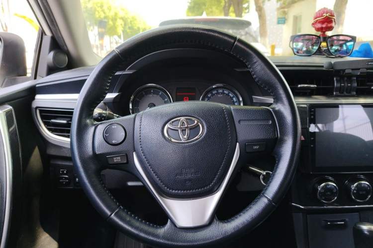 Used Toyota Corolla 2014 1.6L CVT GL-i Leather Edition Steering Wheel
