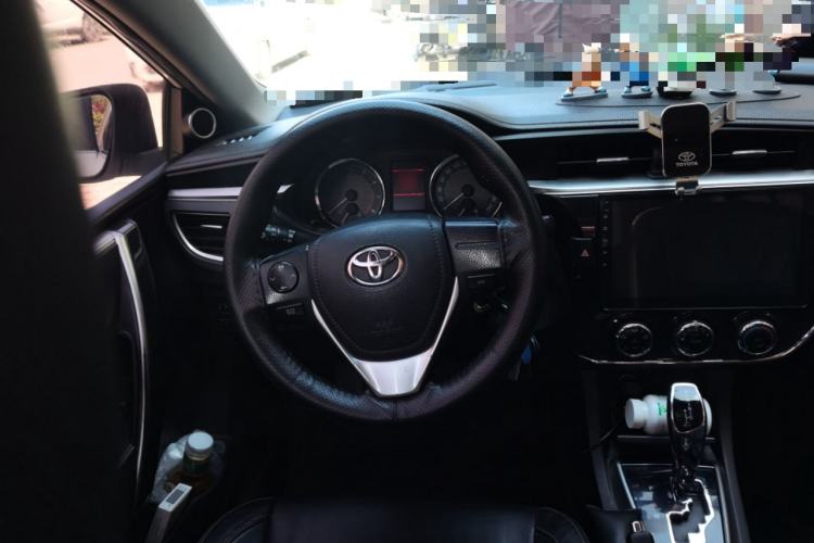 Used Toyota Corolla 2014 1.6L CVT GL-i Leather Edition Steering Wheel