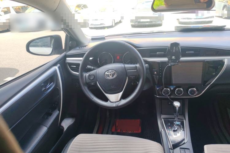 Used Toyota Corolla 2014 1.6L CVT GL-i Leather Edition Steering Wheel