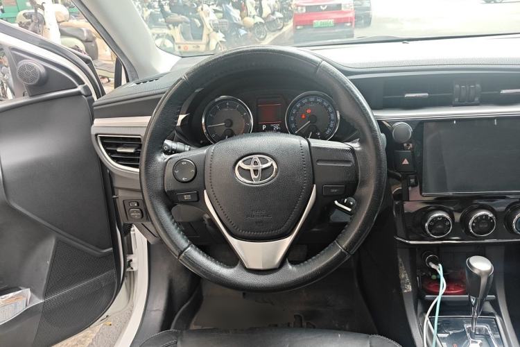Used Toyota Corolla 2014 1.6L CVT GL-i Leather Edition Steering Wheel