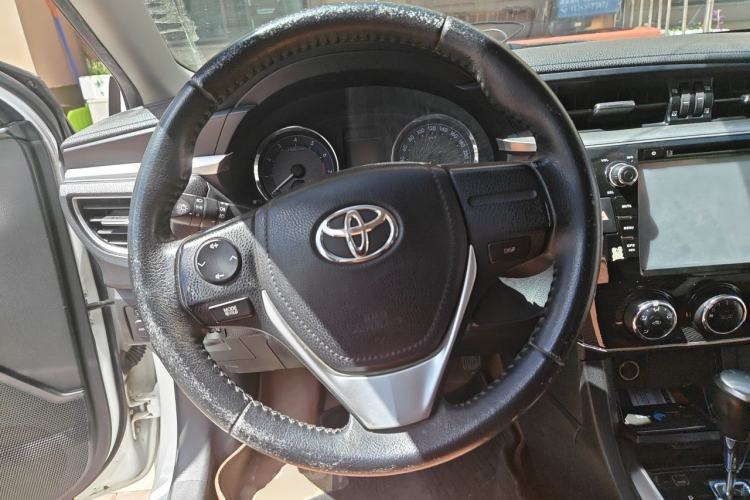 Used Toyota Corolla 2014 1.6L CVT GL-i Leather Edition Steering Wheel