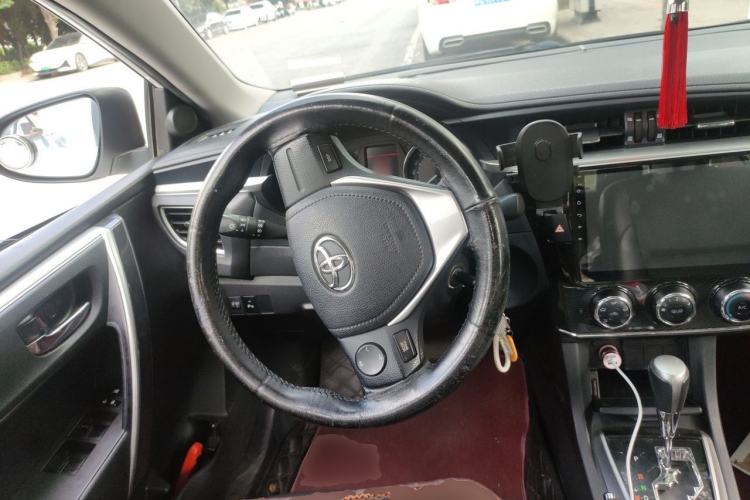 Used Toyota Corolla 2014 1.6L CVT GL-i Leather Edition Steering Wheel