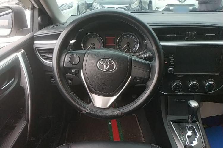 Used Toyota Corolla 2014 1.6L CVT GL-i Leather Edition Steering Wheel