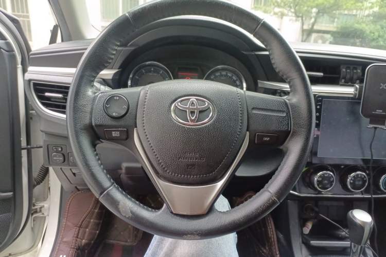 Used Toyota Corolla 2014 1.6L CVT GL-i Leather Edition Steering Wheel