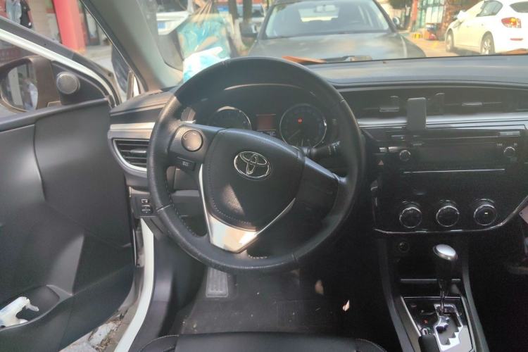 Used Toyota Corolla 2014 1.6L CVT GL-i Leather Edition Steering Wheel